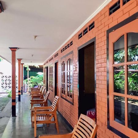 Oka Homestay Mitra Reddoorz Mataram Exterior foto